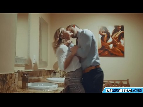 ❤️ ווען אַ באַסטי בלאָנדע סידוס איר אין אַ ציבור אָפּטריט ☑ סלוץ ביי yi.camporner.top ️❤